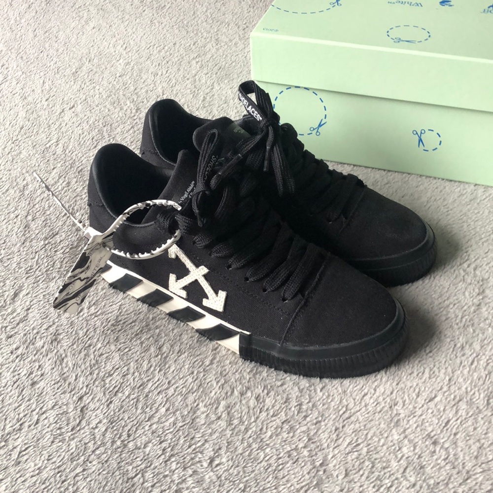 Off-White Vulcanized Low-Top Sneakers